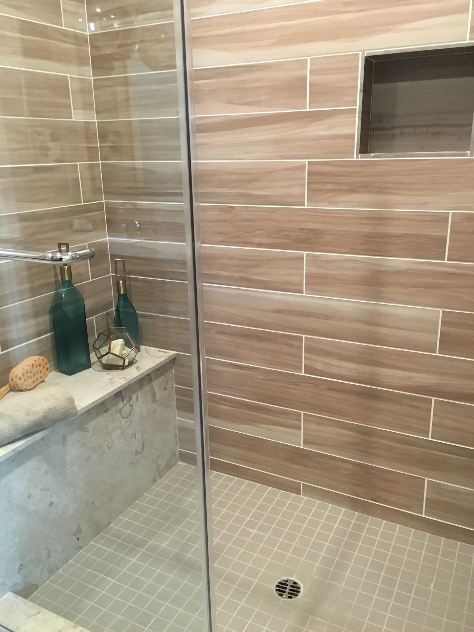 Wood-look plank tile