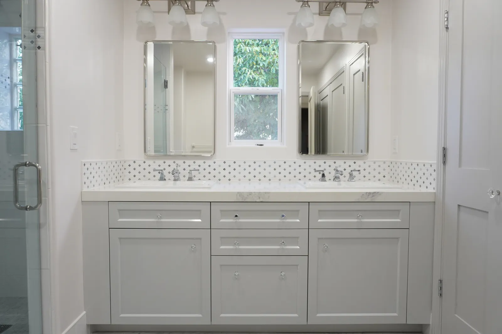 Design-Build vs Architect + GC: Which Is Right for a High-End Kitchen?